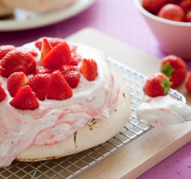 Strawberry pavlova